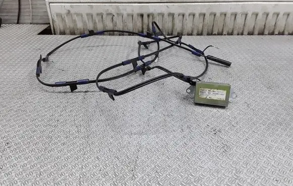 Mitsubishi Grandis Aerial antenna amplifier MN173717