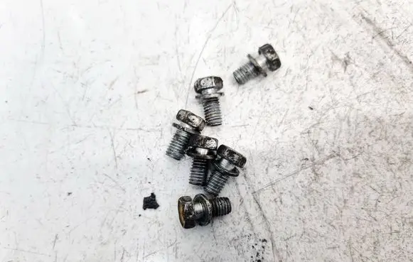 Nuts/bolts