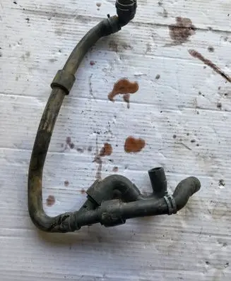 Engine coolant pipe/hose
