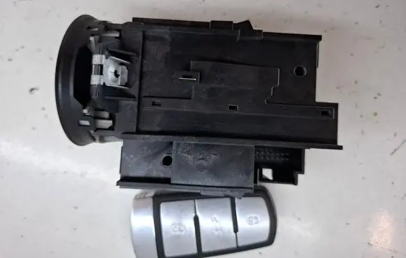 Volkswagen PASSAT B6 Ignition lock 3C0905843