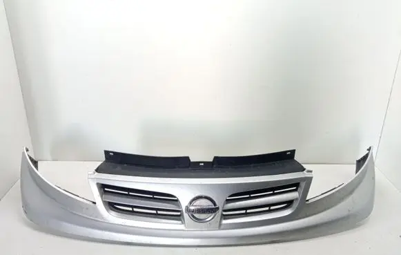 Nissan Primastar Front bumper upper radiator grill