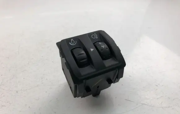 Renault Twingo II Light switch 8200095495D
