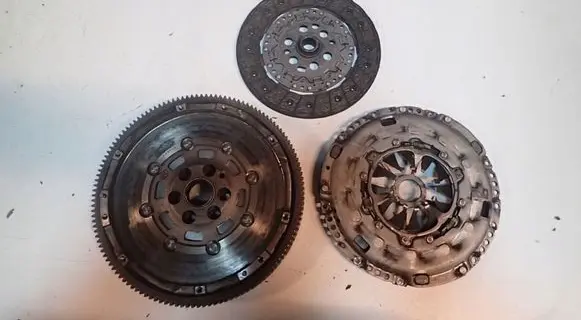 Volkswagen Golf VII Clutch set kit 04E105264A 03L141031L