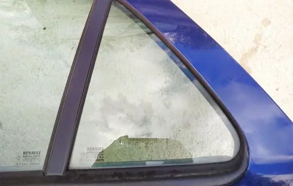 Renault Laguna II Rear vent window glass