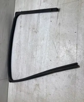 Nissan Micra K14 Rubber seal rear door window/glass 823315FA0A