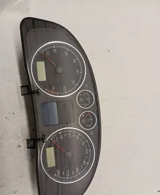 Volkswagen PASSAT B5.5 Speedometer (instrument cluster) 3B0920827 1103032304448