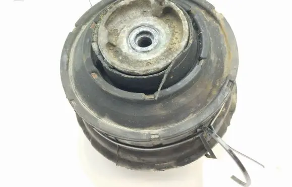 Mercedes-Benz C W203 Engine mount bracket