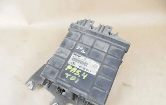 Volkswagen PASSAT B4 Engine control unit/module 028906021B 28RTD289 0281001172