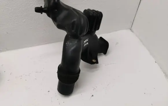 Chrysler 300C Intake resonator 