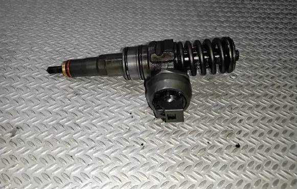 Seat Ibiza IV (6J,6P) Fuel injector 038130073BN 0414720313