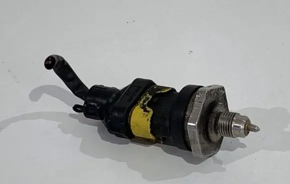 Mercedes-Benz A W176 Fuel pressure sensor 