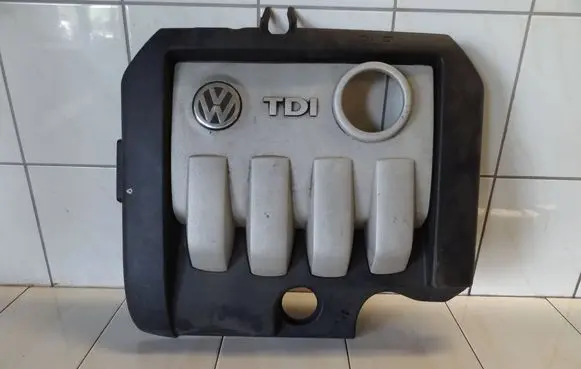 Volkswagen Touran I Engine cover (trim) 03E103925