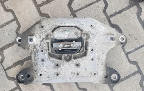Audi A5 8T 8F Gearbox mounting bracket 