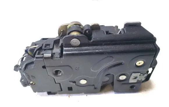 Volkswagen Golf VI Rear door lock 7L0839016