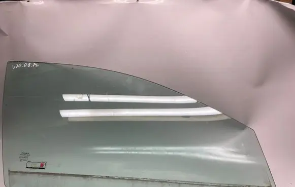Volvo V70 Front door window glass four-door 43R001106 E000186