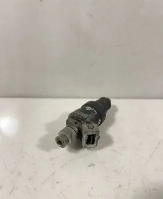 Audi A6 S6 C4 4A Fuel injector 078133551N