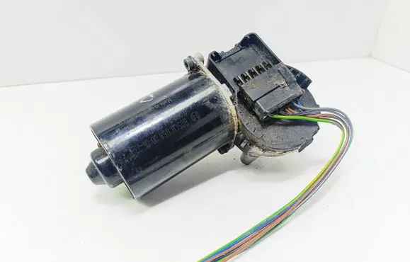 Volkswagen PASSAT B5 Wiper motor 3B1955113B