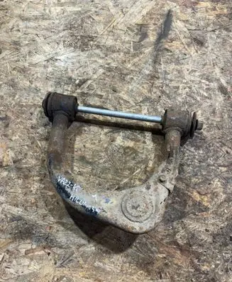 Toyota Hilux (AN10, AN20, AN30) Front lower control arm/wishbone