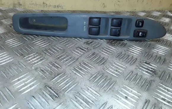 Toyota Avensis Verso Electric window control switch 8404044020