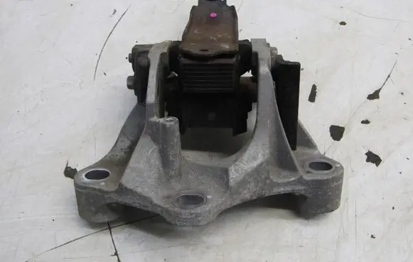 Mazda 2 Gearbox mounting bracket KRIS235789