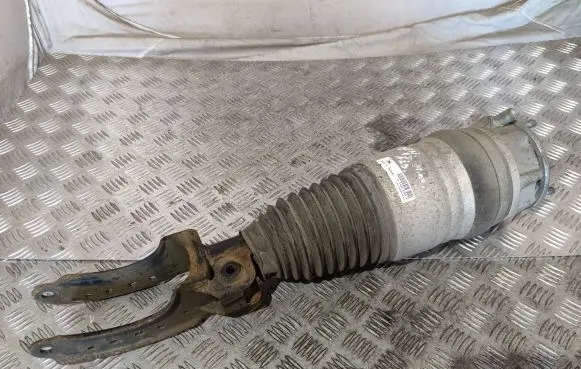 Porsche Cayenne (92A) Air suspension front shock absorber 7P5616040P