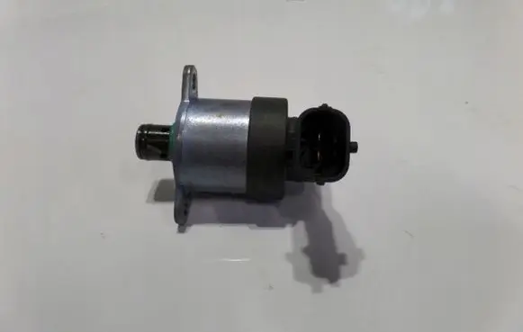 KIA Carens II Fuel pressure regulator 0928400633CRDI