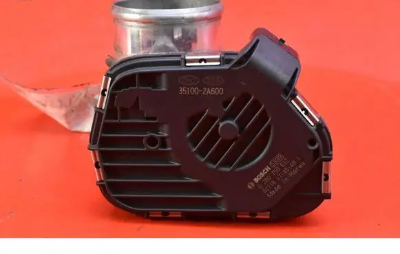 Hyundai i30 Throttle body valve 35100-2A600