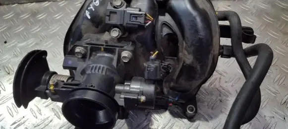 Toyota Aygo AB10 Intake manifold nenustayta