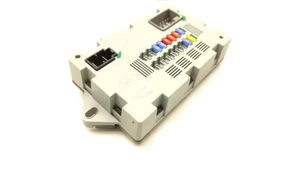 Jaguar XE Fuse module CPLA-14Q073-AA 7370-7520
