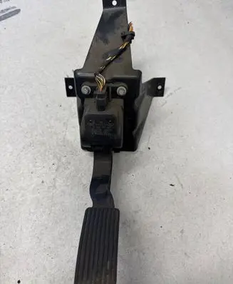 Mercedes-Benz Sprinter W906 Accelerator throttle pedal A9063000304 0280755025