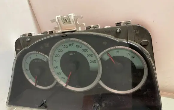 Toyota Corolla Verso E121 Speedometer (instrument cluster) 838000F090 MB2574303100