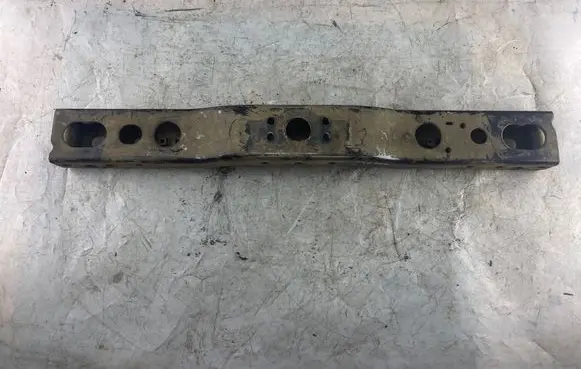 Toyota Land Cruiser (J120) Gearbox mounting bracket