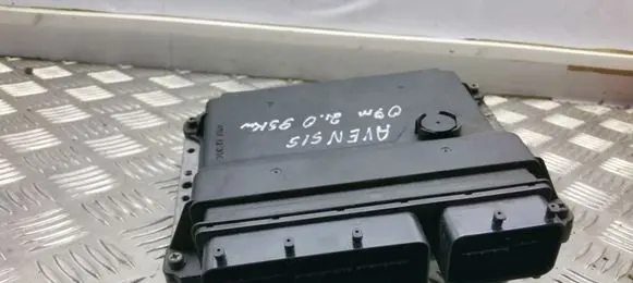 Toyota Avensis T270 Engine control unit/module 8966105D30