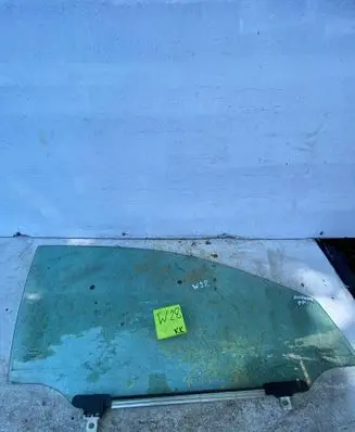 Toyota Avensis T250 Front door window glass four-door 43R00050 DOT24AS2M62