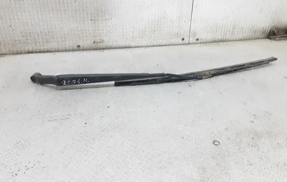 Toyota Avensis T250 Front wiper blade arm