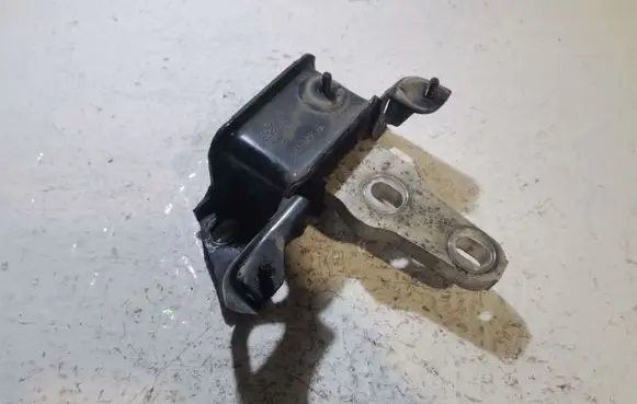 Ford Focus Engine mount bracket 8V517M121AE
