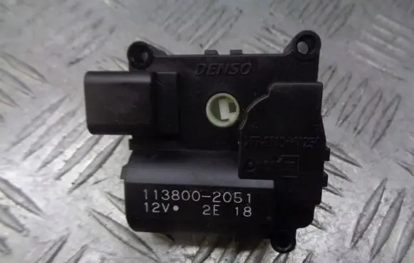 Toyota Avensis T250 A/C air flow flap actuator/motor 113800-2051