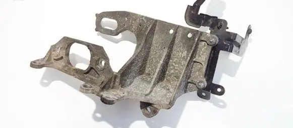 Nissan Qashqai Engine mounting bracket