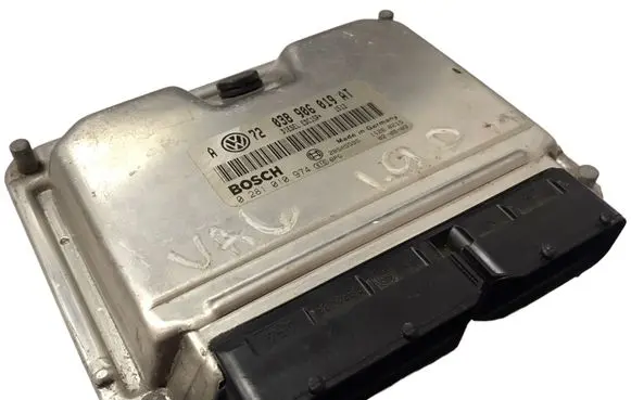 Volkswagen Golf IV Engine control unit/module 038906019AT 28SA5595 0281010974