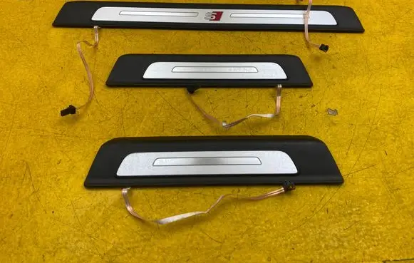 Audi Q8 Foot area side trim 4M0947418 4M0947417 4M8947405A