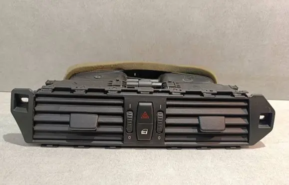 BMW 5 E60 E61 Dash center air vent grill 69107340