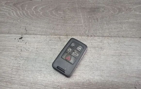 Volvo V70 Ignition key/card 
