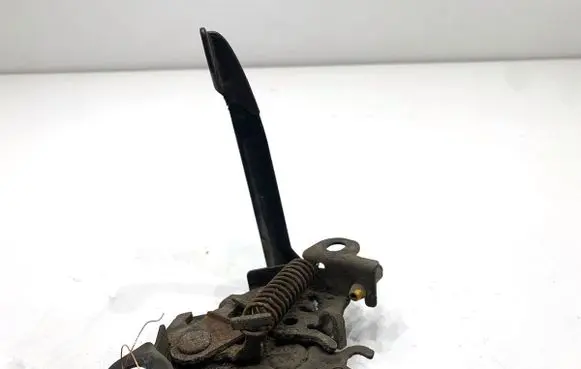 Toyota Yaris Engine bonnet/hood lock/catch 