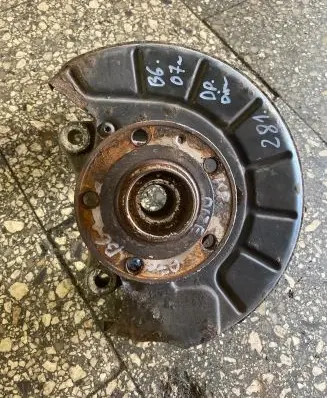 Volkswagen PASSAT B6 Front wheel hub