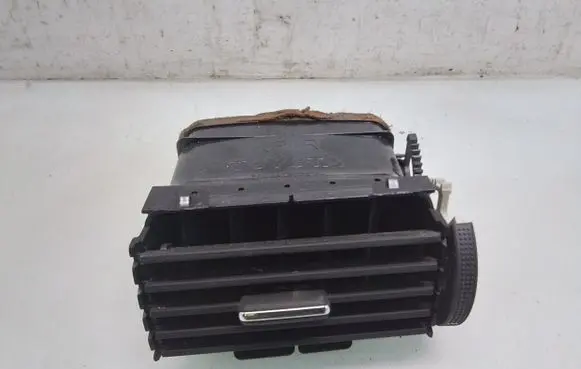 Toyota Avensis T250 Dash center air vent grill