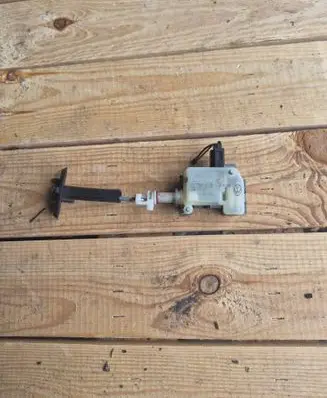 Volkswagen Touareg I Fuel tank cap lock motor 1J0810773D 1K5959782