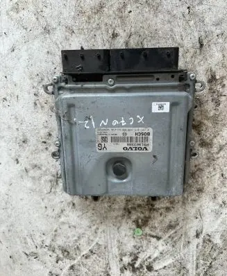 Volvo XC70 Engine control unit/module P31303388