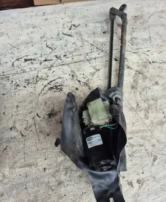 Fiat Tipo Front wiper linkage and motor TGE421a