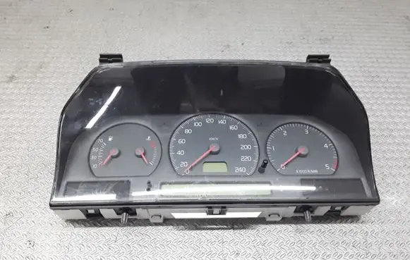 Volvo S70 V70 V70 XC Speedometer (instrument cluster) 9168144