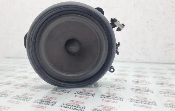 Audi A4 S4 B7 8E 8H Front door speaker 8E0035411